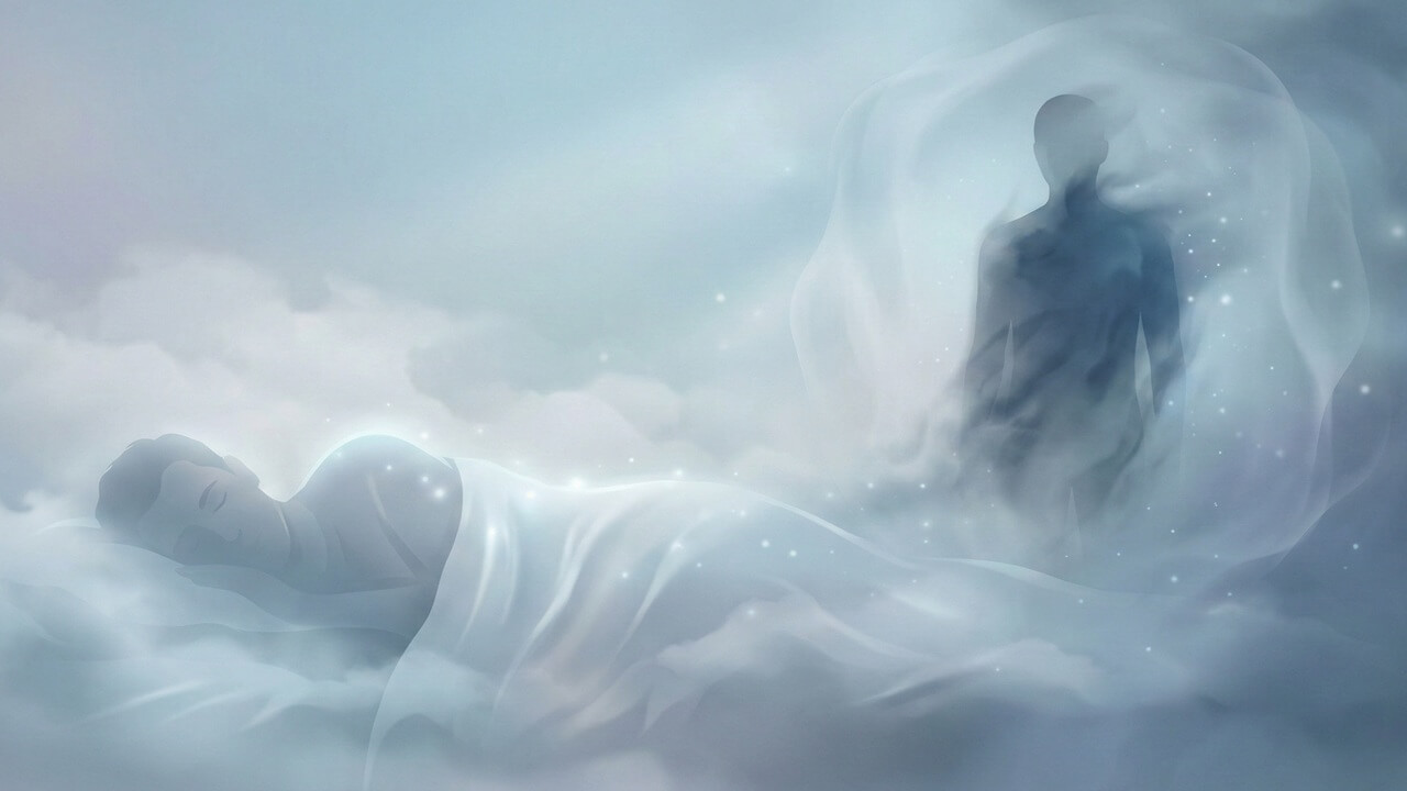 Rüyada cin görmek tabiri için hazırlanan, bulutlar içinde uyuyan bir kişi ve ruhani bir silüeti içeren mistik görsel.